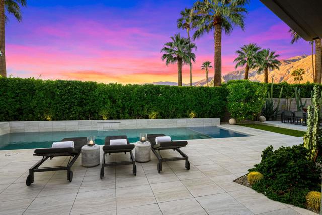 1047 Hunter Drive, Palm Springs CA: https://media.crmls.org/mediaz/92856810-62b6-48a9-8c40-d08ed25d52eb.jpg