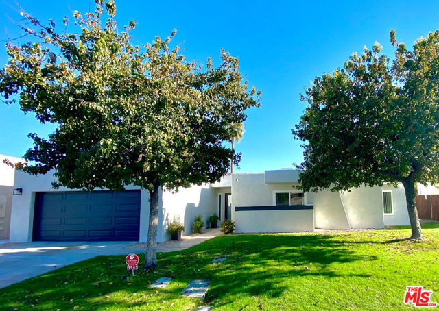 3545 Ridgeview Circle, Palm Springs CA: https://media.crmls.org/mediaz/928596dc-4605-4da0-bc73-413cd84b5169.jpg