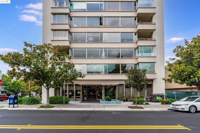 2550 Dana St, Berkeley CA: https://media.crmls.org/mediaz/92860bc8-ef35-4f39-80ce-1de932e38ca5.jpg