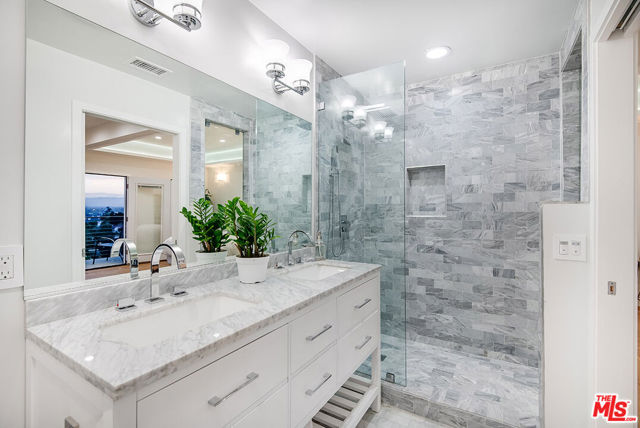 3701 Multiview Drive, Los Angeles CA: https://media.crmls.org/mediaz/9286b972-ccfa-4779-ad74-8dbb0dc564d0.jpg