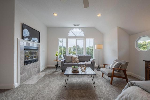 60 Brown Road, San Juan Bautista CA: https://media.crmls.org/mediaz/92877643-8c6c-490a-9ce3-e16075708b7c.jpg