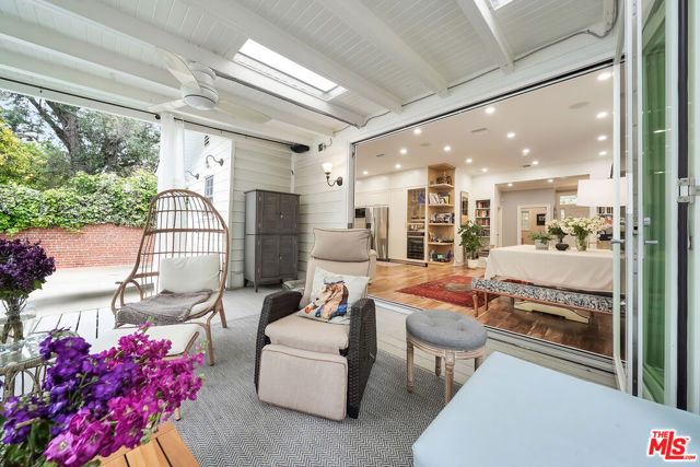 5111 Babcock Avenue, Valley Village CA: https://media.crmls.org/mediaz/9287d582-6218-450e-8244-4c5330951c68.jpg