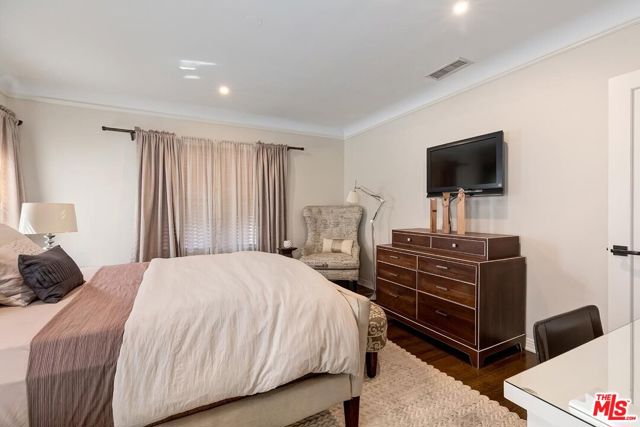 5990 Saturn Street, Los Angeles CA: https://media.crmls.org/mediaz/9287deef-2af7-4869-938b-b9be1092cc37.jpg