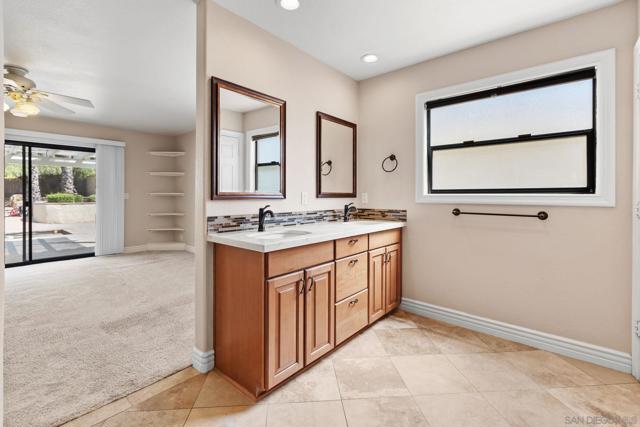 16345 Bassett Ct, Ramona CA: https://media.crmls.org/mediaz/928849e2-1164-4234-8514-df55d3b127eb.jpg