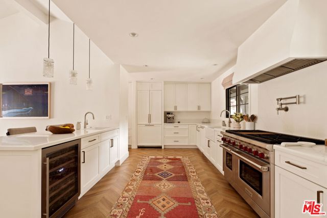 3476 Mandeville Canyon Road, Los Angeles CA: https://media.crmls.org/mediaz/92887981-7002-4e26-80cb-96c36f222a64.jpg