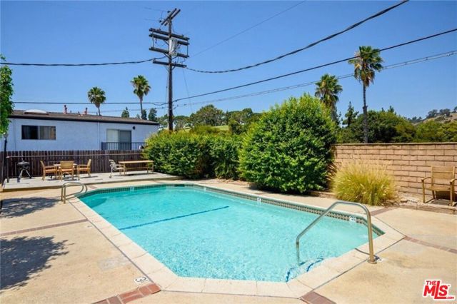 3827 W Avenue 41, Los Angeles CA: https://media.crmls.org/mediaz/9288d438-5b5c-4ddd-a16d-ecc1f7ca356c.jpg