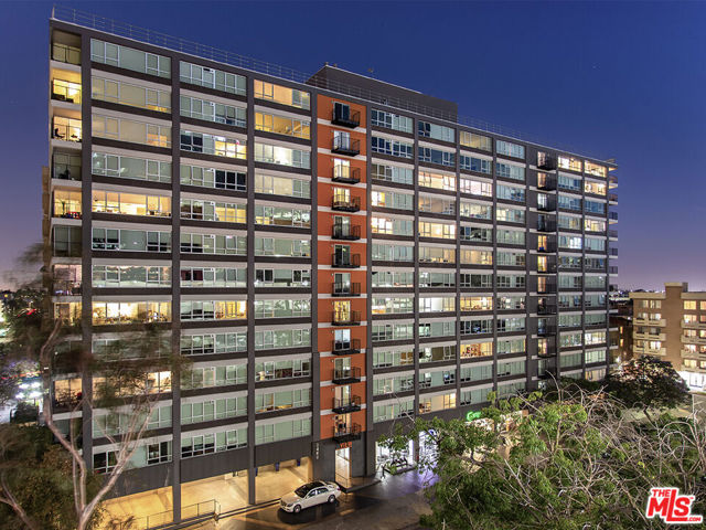 3460 W 7th Street, Los Angeles CA: https://media.crmls.org/mediaz/9288e03b-aa4c-401c-92d8-ae9c8b57e7c1.jpg