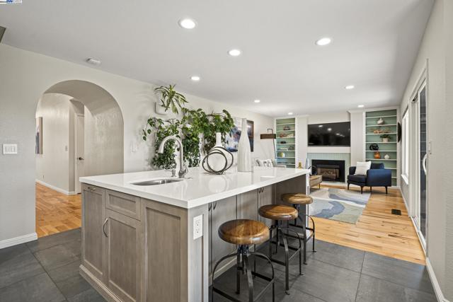 6408 Boone Dr, Castro Valley CA: https://media.crmls.org/mediaz/92890dd9-6ba4-4c53-89bd-c4fd2e02c9e4.jpg
