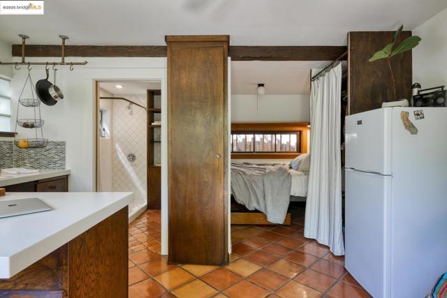 2901 Monticello AVE, Oakland CA: https://media.crmls.org/mediaz/92894876-4118-4933-9072-3eec8280aaf6.jpg