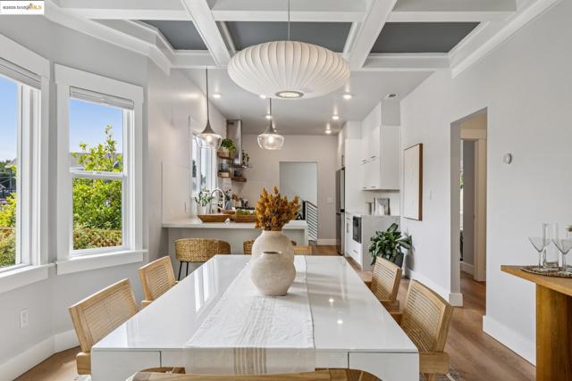 617 59th St, Oakland CA: https://media.crmls.org/mediaz/9289497c-a0cc-4a15-89af-87f8902c6f3c.jpg