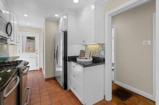 460 San Bruno Avenue, Brisbane CA: https://media.crmls.org/mediaz/928994bd-70fc-4e93-b706-fe089c0a58de.jpg