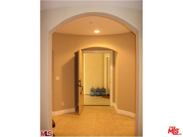 1135 S Rexford Drive, Los Angeles CA: https://media.crmls.org/mediaz/92899609-3238-4f8d-b69e-f6da7ccbe762.jpg