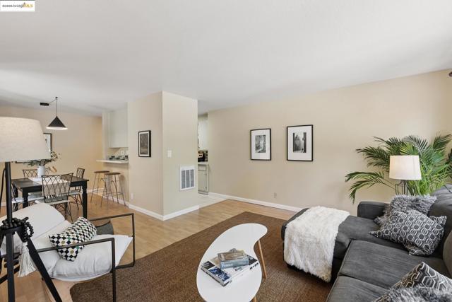 2632 Warring St, Berkeley CA: https://media.crmls.org/mediaz/928a26e4-e39e-4431-9838-8e8be7533e08.jpg