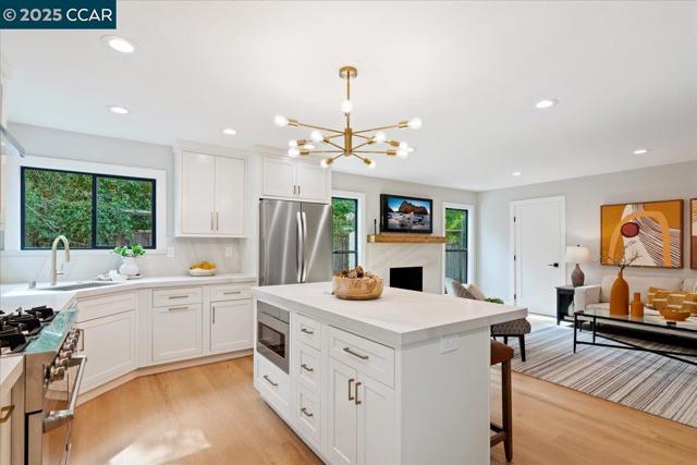 721 Sinnet Ct, Danville CA: https://media.crmls.org/mediaz/928a34ec-677a-4d60-b15c-49a03dd30062.jpg