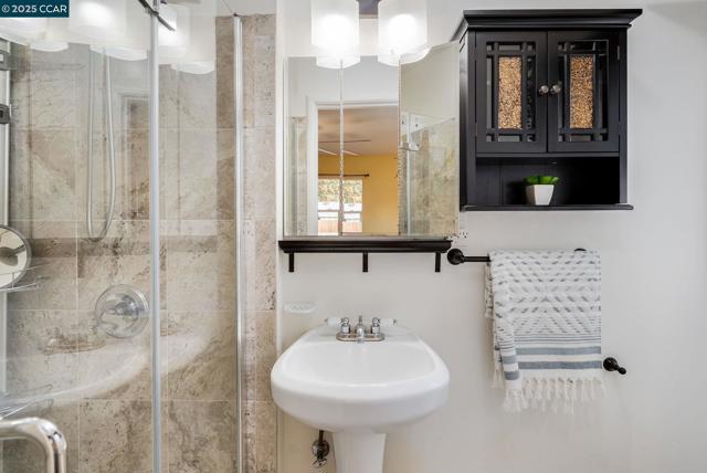 2941 Crawford St, Concord CA: https://media.crmls.org/mediaz/928a7514-815e-42ab-b5a0-414b3d017cee.jpg