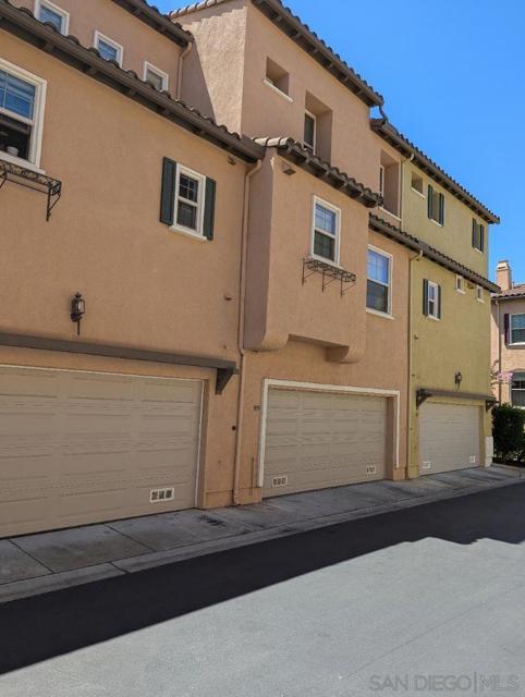 309 Bishop, San Marcos, California 92078, 3 Bedrooms Bedrooms, ,2 BathroomsBathrooms,Townhouse,For Sale,Bishop,240021749SD