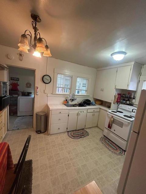 612 Central Avenue, Salinas CA: https://media.crmls.org/mediaz/928b5825-3ca0-4415-b85d-d490c185df41.jpg