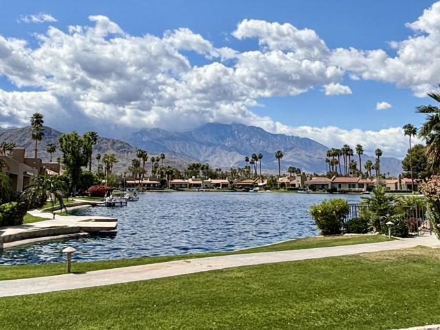 105 Lake Shore Drive, Rancho Mirage CA: https://media.crmls.org/mediaz/928bb5a8-b775-4c3d-962c-9b283ad0293b.jpg