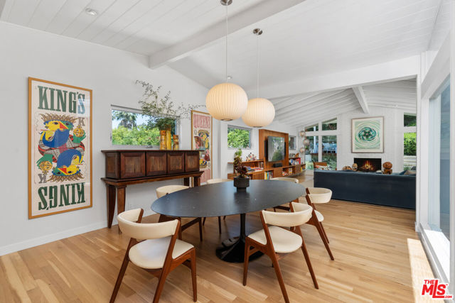 11575 Dona Dorotea Drive, Studio City CA: https://media.crmls.org/mediaz/928bff6f-f256-4ce4-9f20-61eca0c996ce.jpg