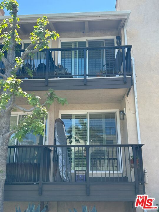 11662 Iowa Avenue, Los Angeles CA: https://media.crmls.org/mediaz/928c2f87-d51b-4ebe-996f-70fa4ee8c134.jpg