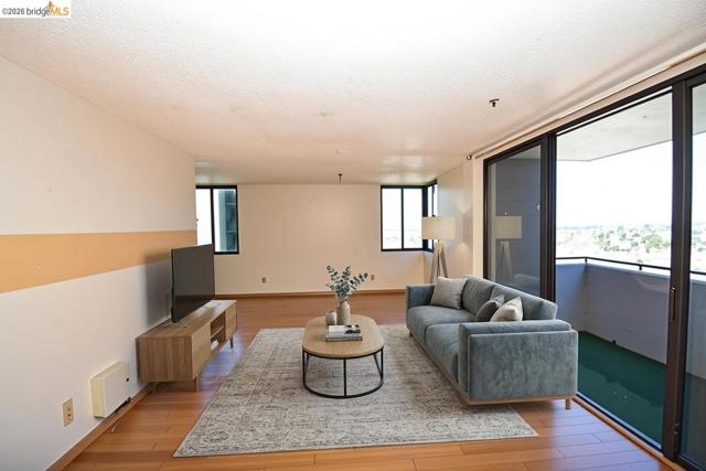 Image 5 of 22 For 555 Pierce St 1320