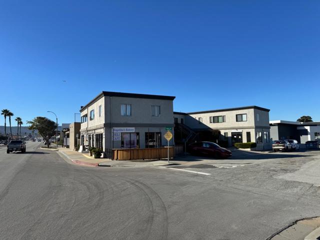 1725 Fremont Boulevard, Seaside CA: https://media.crmls.org/mediaz/928c91eb-e17c-4d9e-9322-ab29a3882219.jpg
