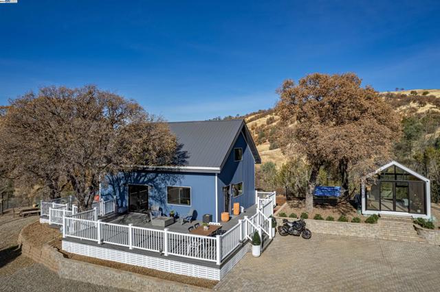 21000 Mines Rd., Livermore CA: https://media.crmls.org/mediaz/928c967b-ee9b-4a37-9a84-8e160ec242c7.jpg