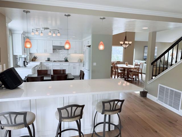 Detail Gallery Image 9 of 37 For 3515 Calle Gavanzo, Carlsbad,  CA 92009 - 4 Beds | 3/1 Baths