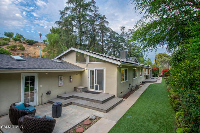 17032 Cotter Place, Encino CA: https://media.crmls.org/mediaz/928d9a35-13a5-463a-bade-8b725f61f7f1.jpg
