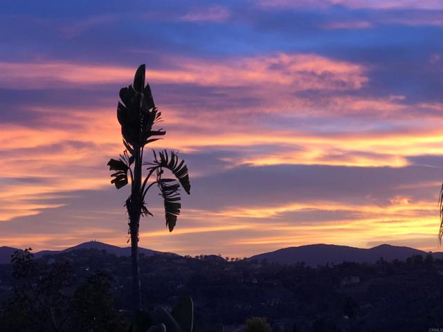 14106 Summit Crest, Escondido CA: https://media.crmls.org/mediaz/928e2d66-ef58-47c2-9125-a3a34ec74a66.jpg