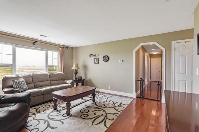 1204 Shore Road, Hollister CA: https://media.crmls.org/mediaz/928e51b4-8858-4943-9163-09b423db71ac.jpg