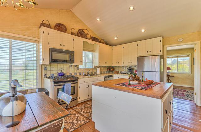 29225 Chualar Canyon Road, Chualar CA: https://media.crmls.org/mediaz/928e665d-c829-4892-9947-b93556a79283.jpg