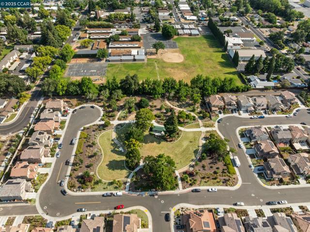 612 Farmstead Drive, Vacaville CA: https://media.crmls.org/mediaz/928e7370-3adf-4fc0-a959-6af48b03d21c.jpg