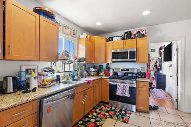 2832 34 K St, San Diego CA: https://media.crmls.org/mediaz/928ef9a9-6748-4332-9fc9-4f62d71be8e4.jpg