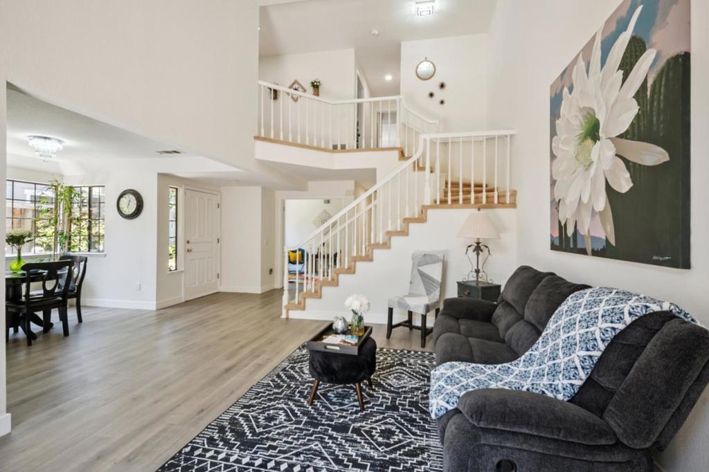 290 Bridgeside Circle