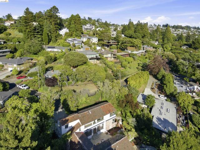 44 Highgate Rd, Kensington CA: https://media.crmls.org/mediaz/928ff1f6-5367-4509-9821-b27a38cceed1.jpg