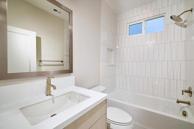 567 N Vulcan Ave, Encinitas CA: https://media.crmls.org/mediaz/92908f12-09e9-4c32-b352-84cf52aba8f1.jpg