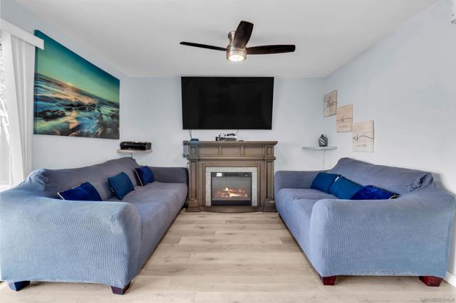 341 Paraiso Ave, Spring Valley CA: https://media.crmls.org/mediaz/9290cbd1-3985-405b-96eb-a38b682691a6.jpg