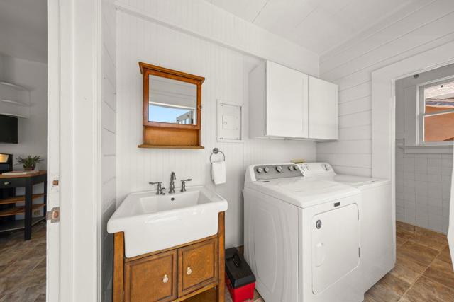 28 Clarendon Road, Burlingame CA: https://media.crmls.org/mediaz/9291035f-357e-493a-b609-e4611abd542b.jpg