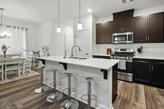 Detail Gallery Image 3 of 37 For 332 Seedling Way, Fallbrook,  CA 92028 - 3 Beds | 2/1 Baths