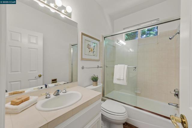 4253 Golden Oak Ct, Danville CA: https://media.crmls.org/mediaz/929169ff-f7c3-497a-937f-8297824f9fc9.jpg