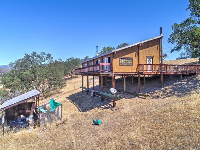 2399 Indian Hill Road, Clearlake Oaks CA: https://media.crmls.org/mediaz/929171d8-89bd-4055-a7ed-4c9b05a83c7b.jpg
