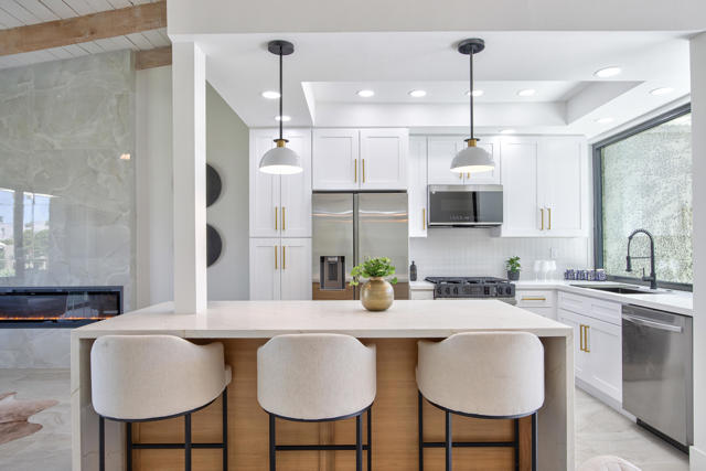 842 N Calle De Pinos, Palm Springs, CA 92262