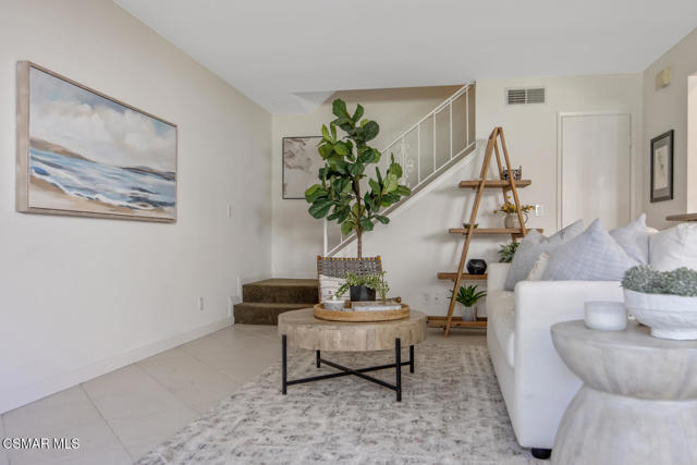2864 Instone Court, Westlake Village CA: https://media.crmls.org/mediaz/9291c50f-4162-468c-8d45-56267e295403.jpg