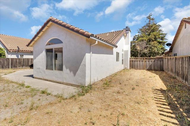 1250 Greenleaf Loop, Greenfield CA: https://media.crmls.org/mediaz/9292b712-a103-406f-aa93-6fc4b721a9d2.jpg