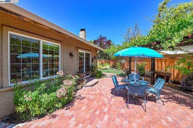6701 Taffy Ct, Pleasanton CA: https://media.crmls.org/mediaz/9292f6af-0cfd-4e06-b17d-dcea964aee22.jpg