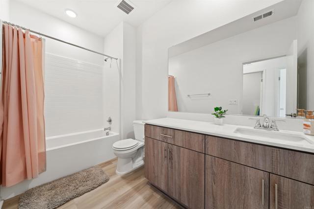 5212 Beachfront, San Diego CA: https://media.crmls.org/mediaz/92933ccf-36b1-4970-bf5d-c818e0d19931.jpg