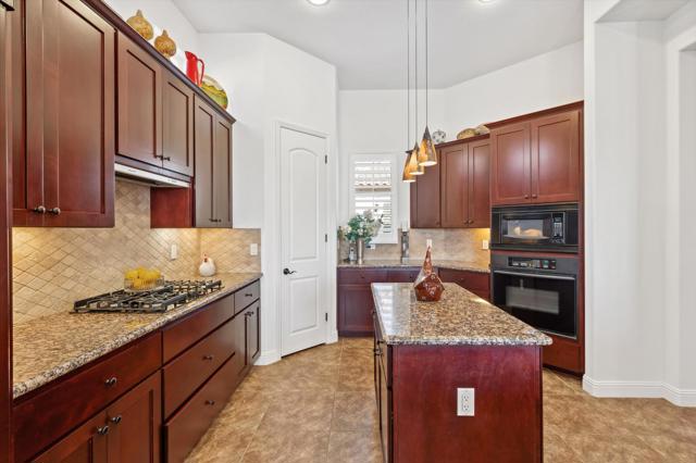 80143 Miramonte Lane, La Quinta CA: https://media.crmls.org/mediaz/92936e5e-f0dc-4e68-aa79-31c9a622589e.jpg