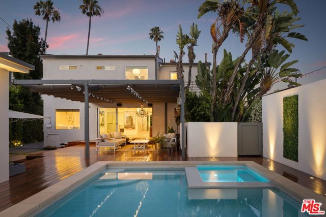 517 N Laurel Avenue, Los Angeles CA: https://media.crmls.org/mediaz/9293c10d-9b01-4534-890f-879cee4d1c1f.jpg