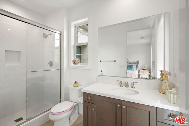 20244 W Albion Way, Porter Ranch CA: https://media.crmls.org/mediaz/9293c899-55f8-4003-9b62-1c7c89919848.jpg